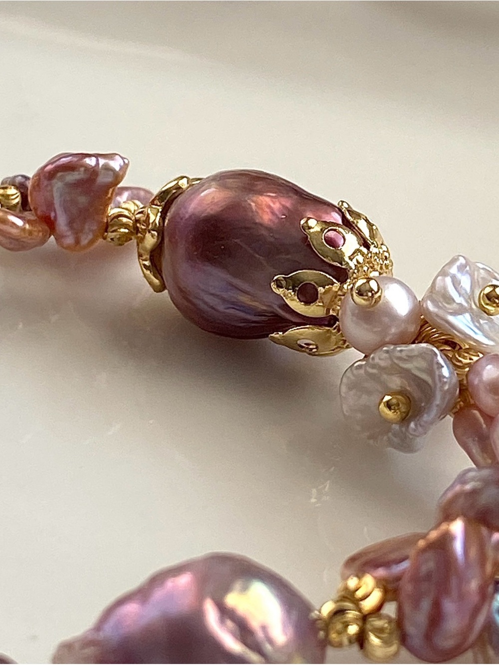 B180-Handmade High Quality Flower Pearl And Metallic Avocado Pearl Bracelet - Picture 6 of 16